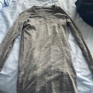 Lululemon long sleeve top. Size 6. Color gray.